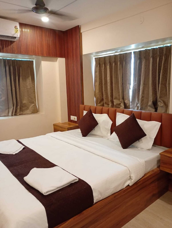 Super Collection O Newtown Bus Stand Formerly The Executive Suites