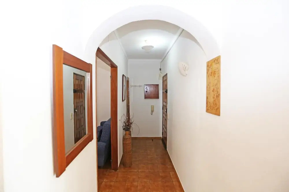 B82 - Albinos Flat in Lagos