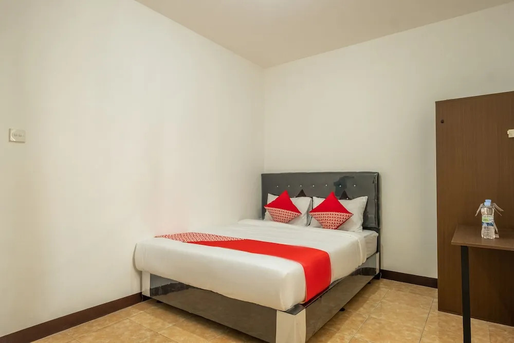 Anyelir Residence by OYO Rooms