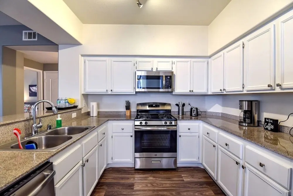 Beautiful & Quiet Apartment 15 Minutes From Strip