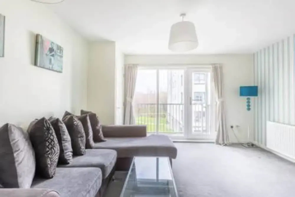 Modern 2 Bedroom Property in Stylish Complex