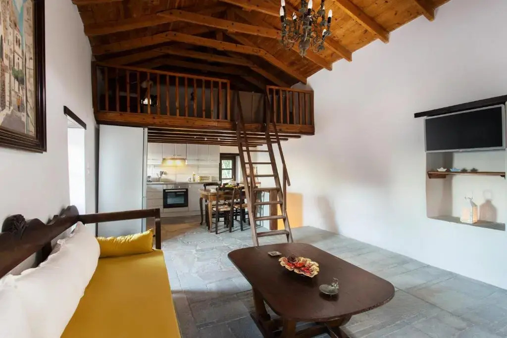 Myrsinis Castle House - Comfortable Residence with Large Balcony & Sea View