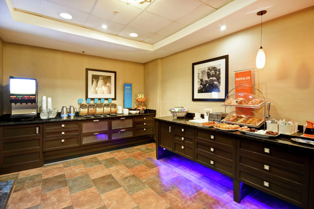 Hampton Inn & Suites Detroit-Canton