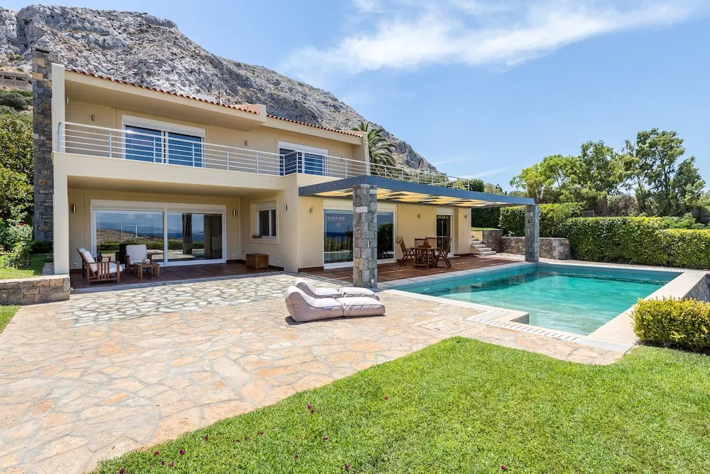 Niriides Villa