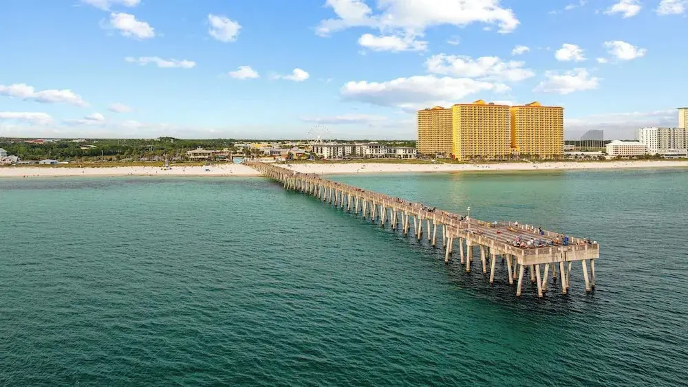 Gulf Walk by Avantstay West End Coastal Escape Renovated 1BR Condo Shared Pool & Beach Access