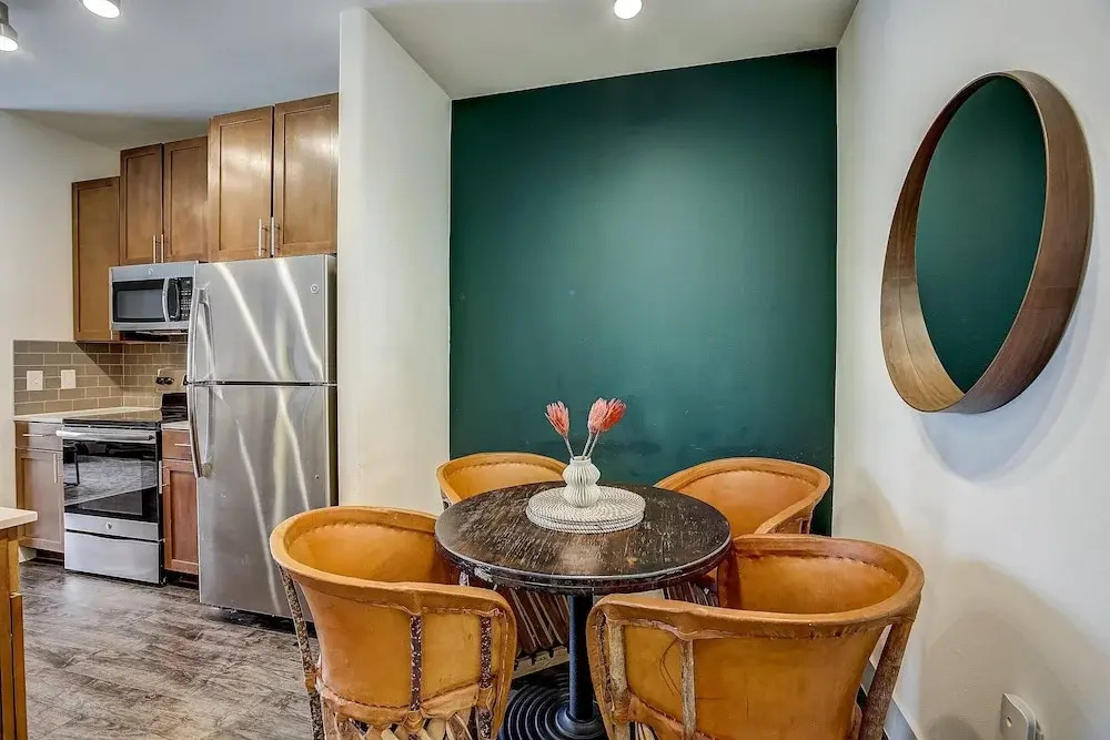 Frontdesk 1 BR Apt Near St. Edwards Park