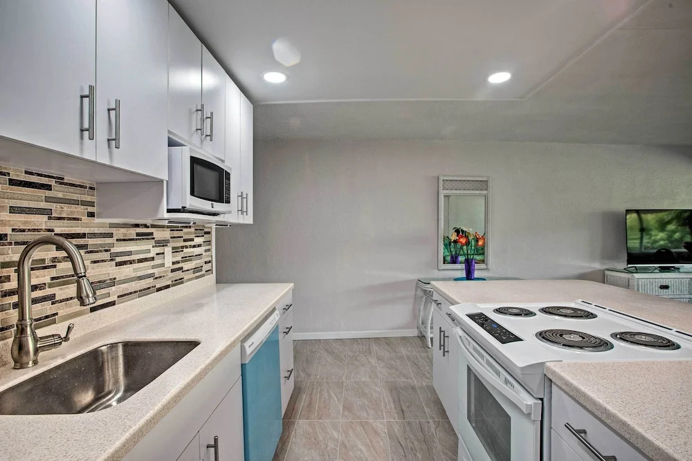 Beachfront St Croix Condo w/ Pool + Lanai!