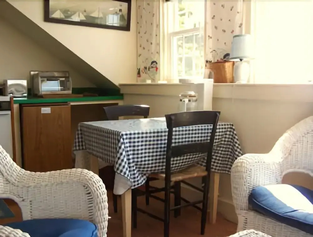 Boathouse - One Bedroom Apartment