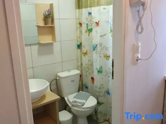 Small Apartment For 3 Pers 70meters From The Beach