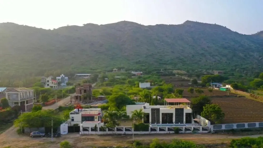 Hills Paradise Inn
