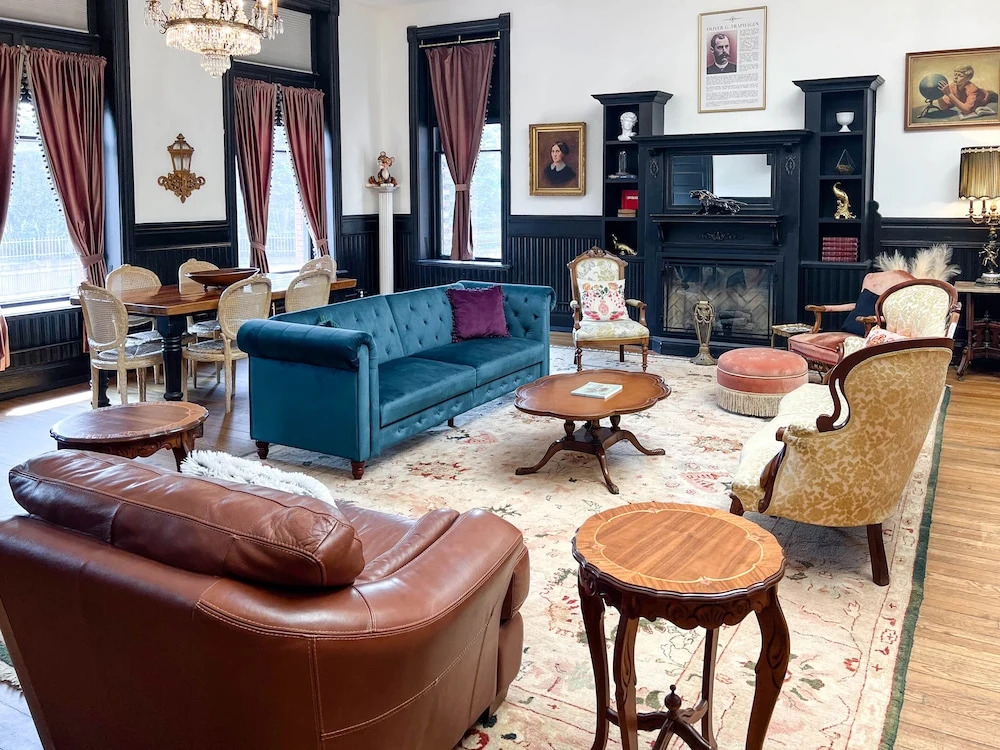 The Oliver Inn | Duluth Hotel Near Canal Park