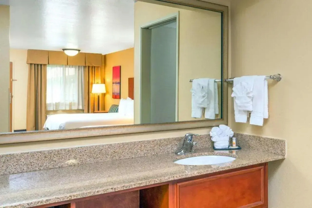 Days Inn and Suites Scottsdale