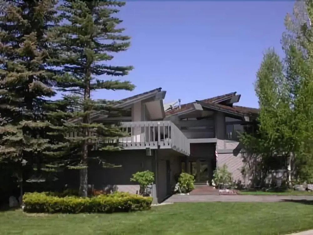 384 Beach Drive 4 Bedroom Home