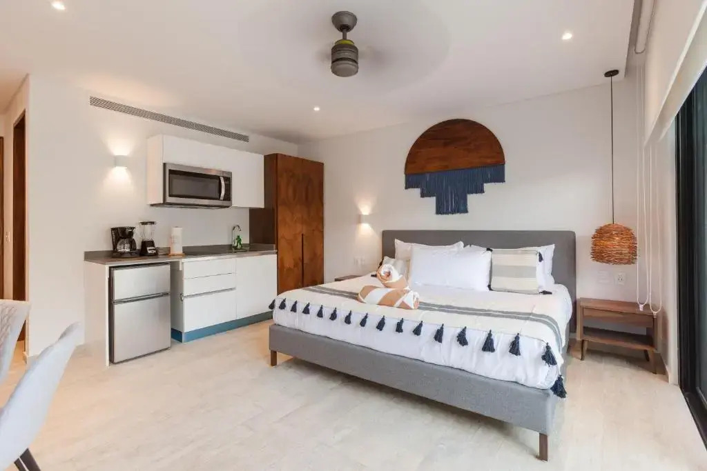 LAGUNAS CENTRAL PARK High tech studio with backyard / Pool & Gym at condo! 2 pax
