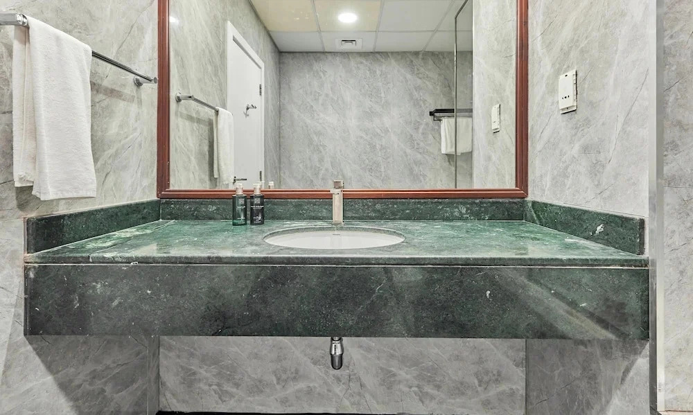 bnbme - Emirates Crown - 2BR & Maid Room