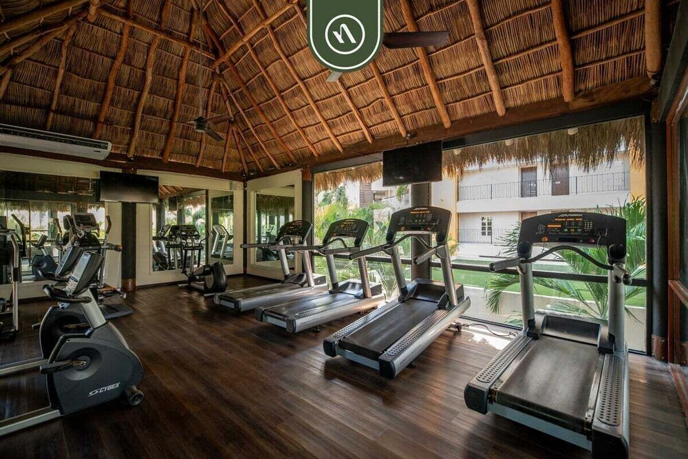 3BR Condo in the Krystal Grand Hotel - Beach