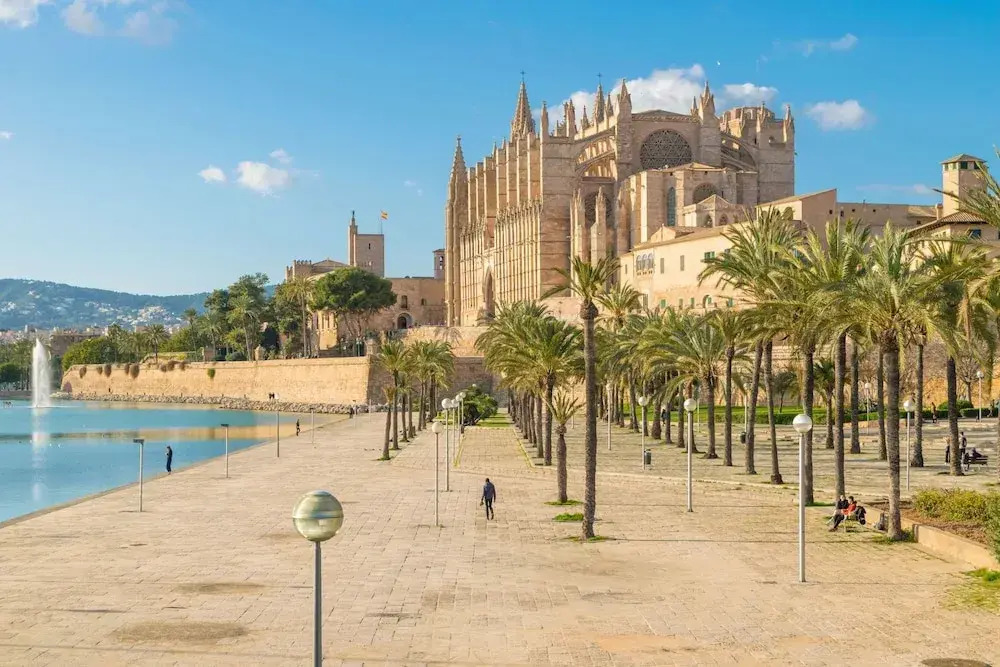 Centric in Palma With 3 Bedrooms and 1 Bathrooms
