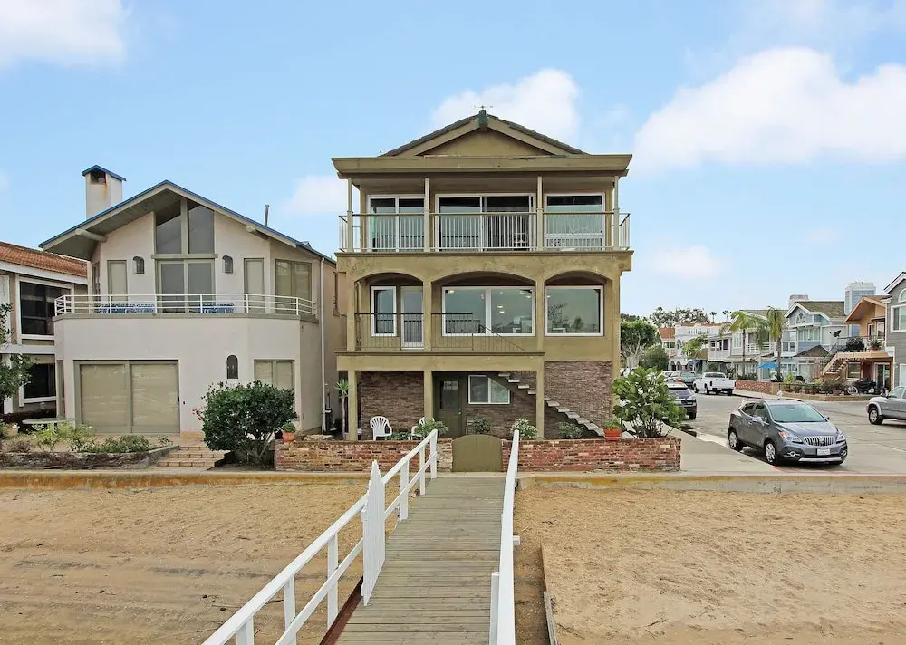 111 E Edgewater Dar 3 Bedroom Duplex