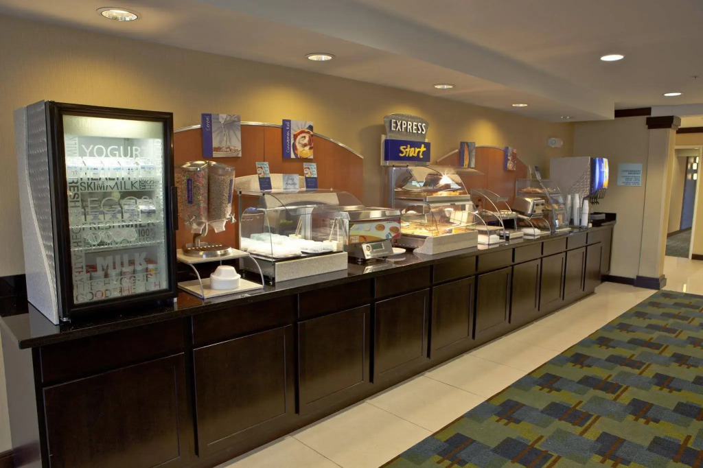 Holiday Inn Express & Suites Detroit North - Troy by IHG
