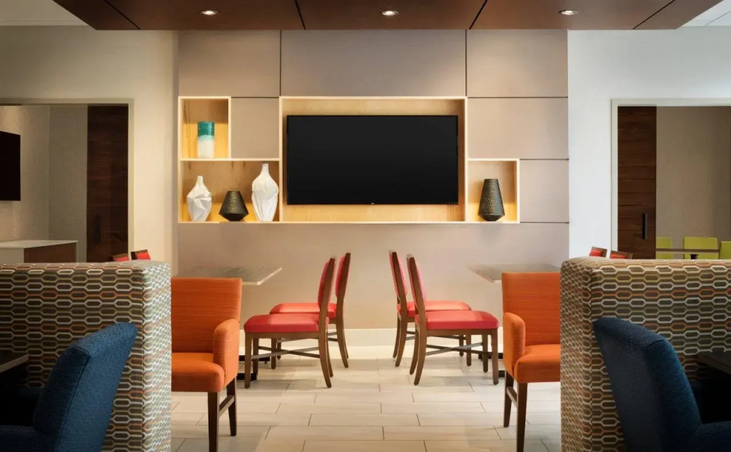 Holiday Inn Express & Suites La Grange by IHG