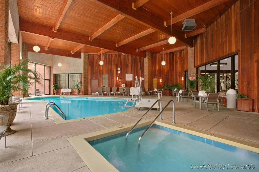 Crowne Plaza Columbus North - Worthington by IHG