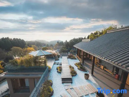 Xiqiao Yunchen Hotel (Daocheng Yading Scenic Area)