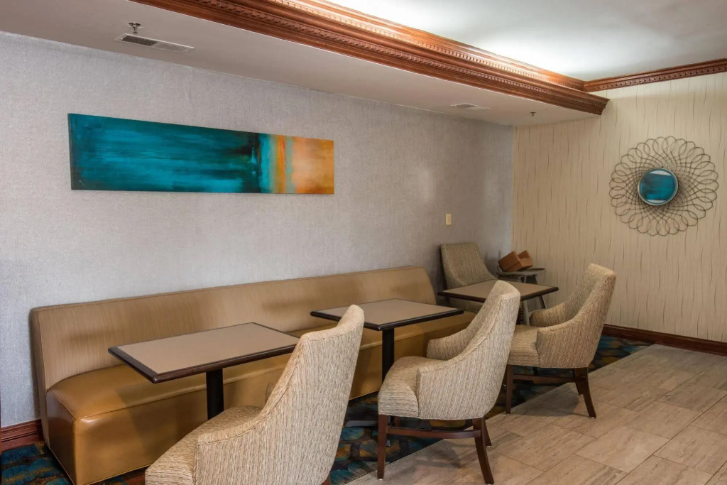 Holiday Inn Express & Suites - North Carmel / Westfield by IHG