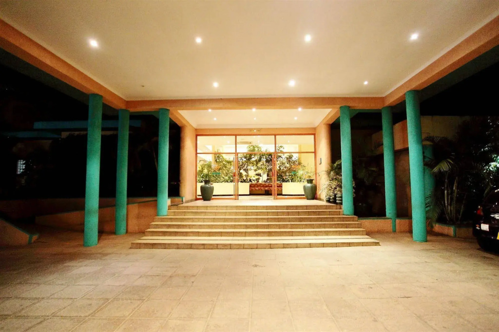 Crossroads Hotel