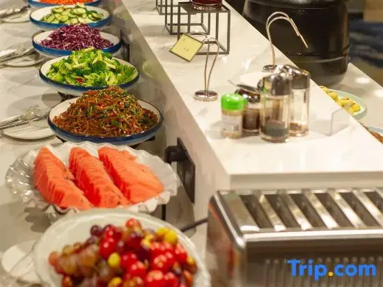 H Hotel (Xi'an North High-speed Railway Station Fengcheng 12th Road Subway Station)