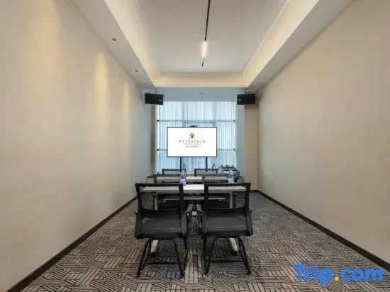 Metropolo Jinjiang Hotels in Guiyang North Railway Station