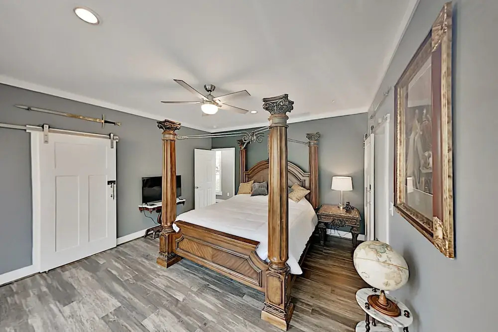 Lavish W/ Hot Tub - Near Asheville, Skiing 3 Bedroom Home