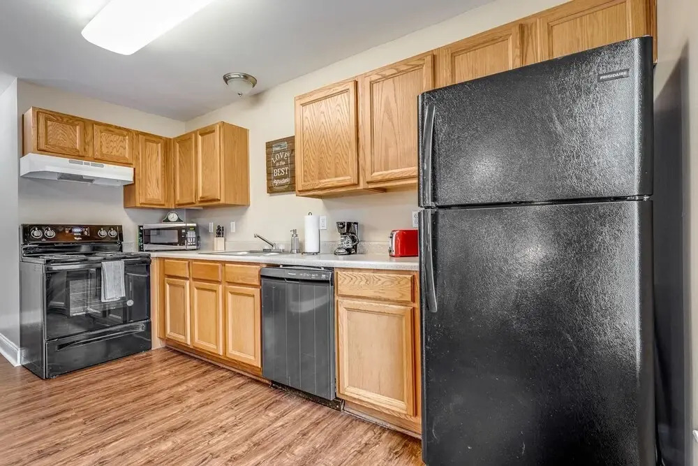 Lasalle 1c/2c · Spacious Gated Units w/ Parking Great for Families