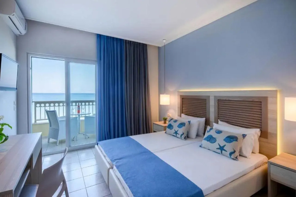 Rossis Beach Hotel