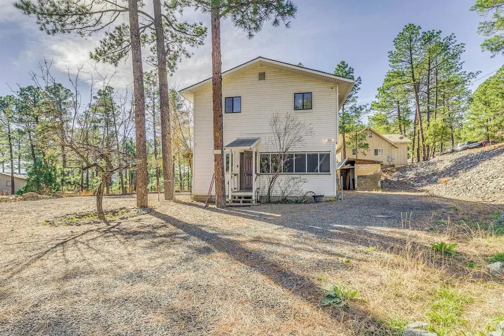 Ruidoso Retreat w/ Grill ~ 3 Mi to Grindstone Lake