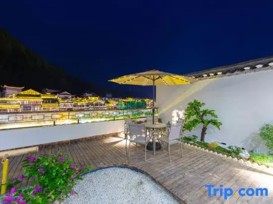 Zhumeng Yingyue River View Homestay