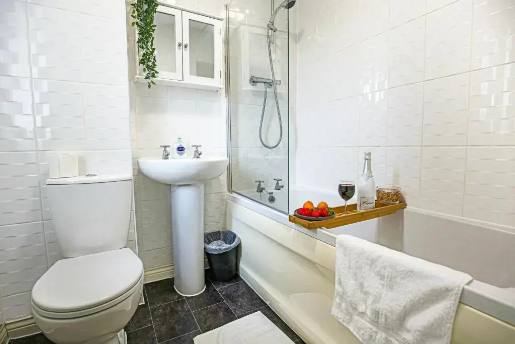 Oakridge House • Parking • Fast WiFi • Smart TVs • Garden • Self-Check-In • Yoko Property