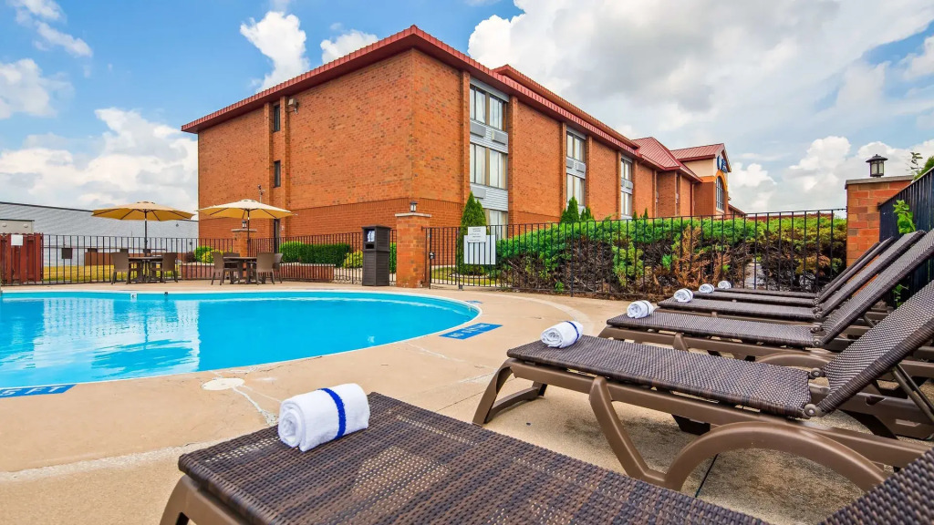 Best Western Luxbury Inn Fort Wayne