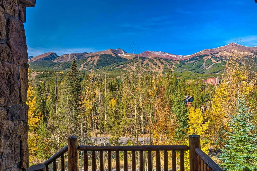 Hilltop Breck Home: Hot Tub, Views & Walk to Town