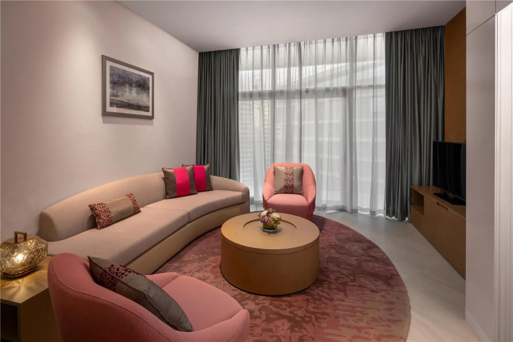 Hilton Dubai Creek Hotel & Residences