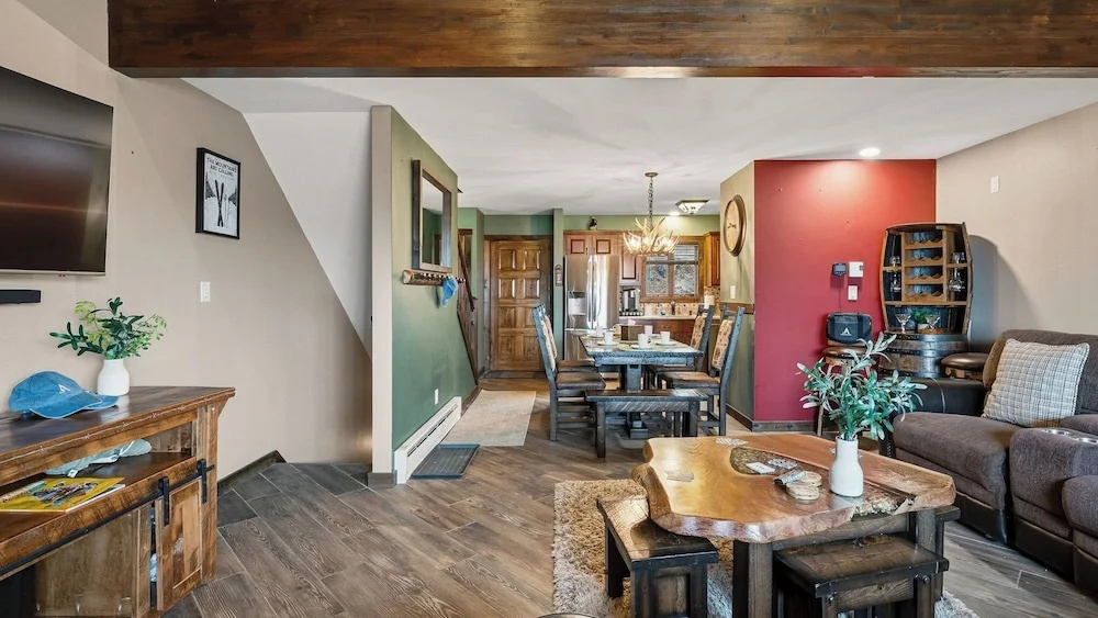Sunbird Lodge by Avantstay Gated Community + Indoor Pool Access + Fitness Center + Tennis Court