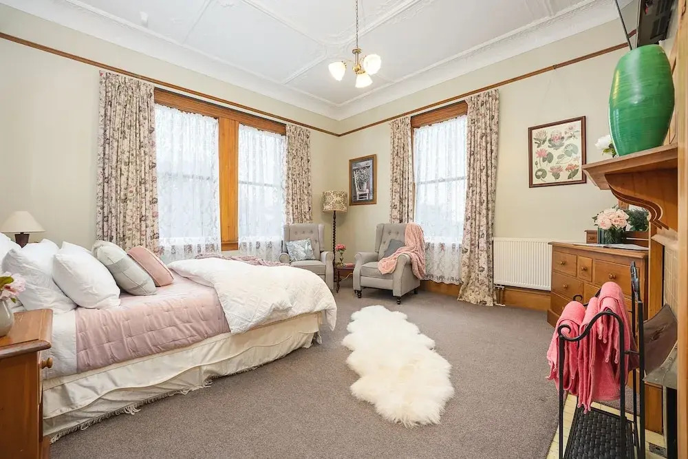 The Fern & Thistle Boutique Accommodation- Drinks, Hotpool, Sauna