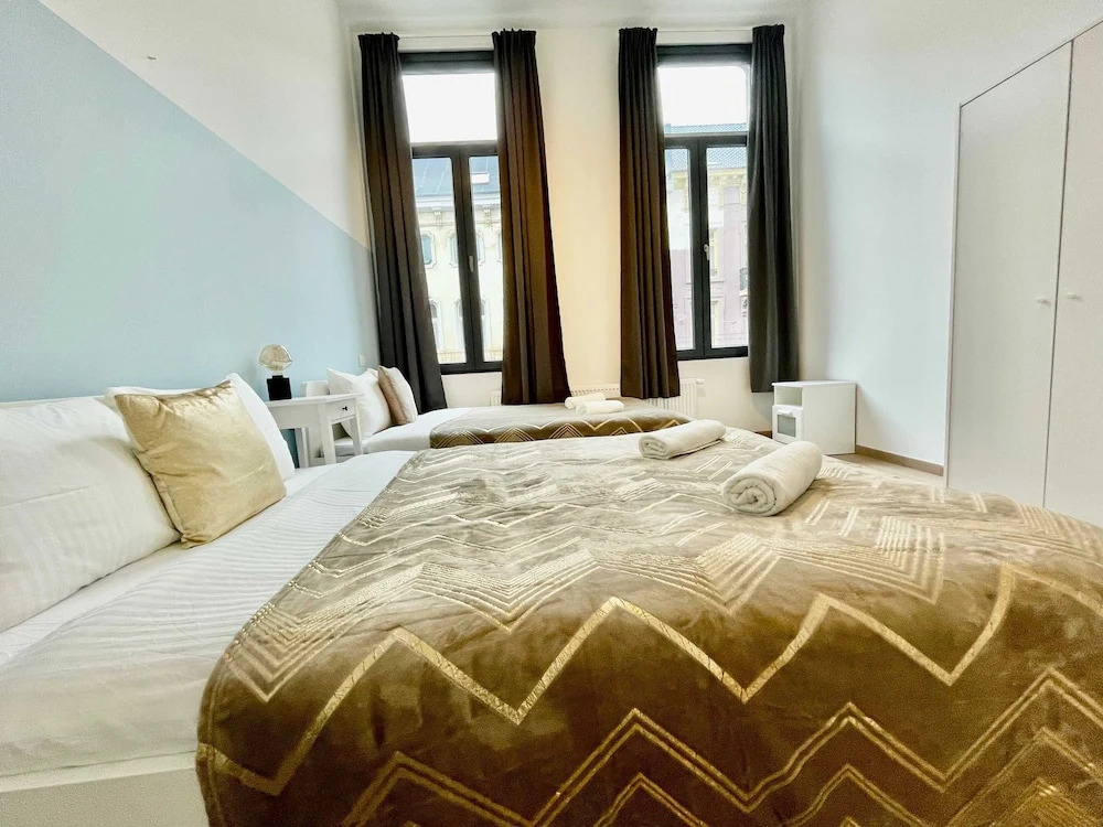 Luxury 2BR 1BA Near Fashion District by Oneluxstay