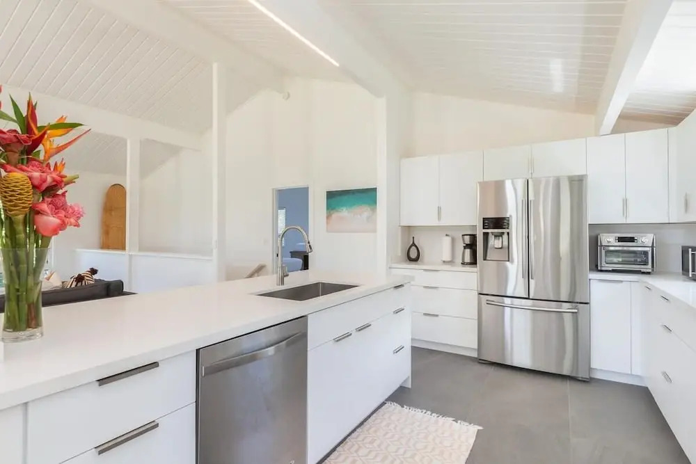Hale Mauna Nui 4 Bedroom Home by RedAwning