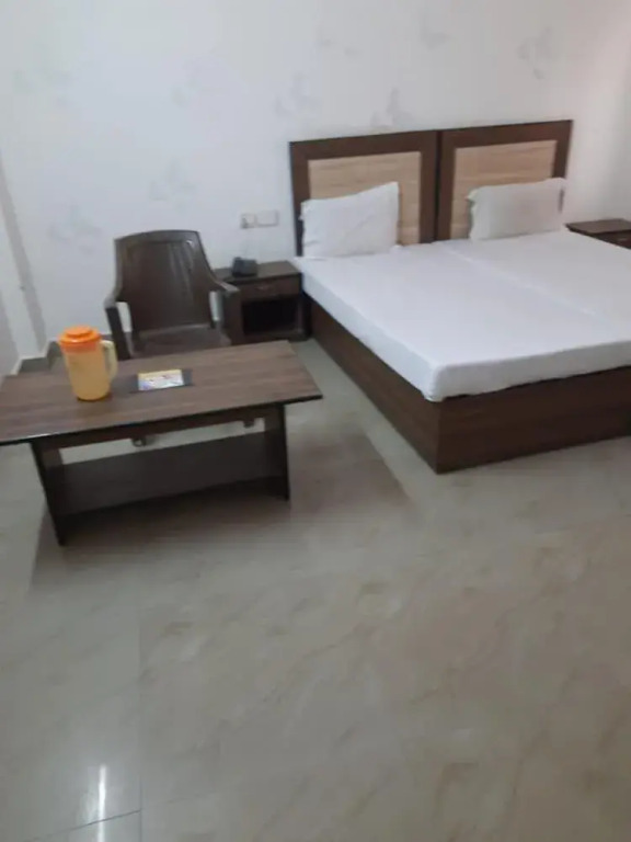 Goroomgo Ambikalia Palace Agra