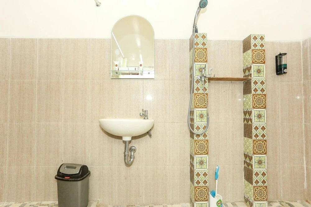 Kampoeng Osing Syariah Guesthouse by Oyo Rooms