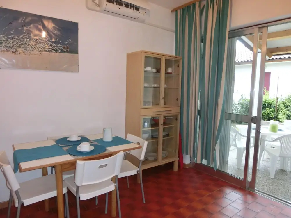 Comfy villa with garden and parking