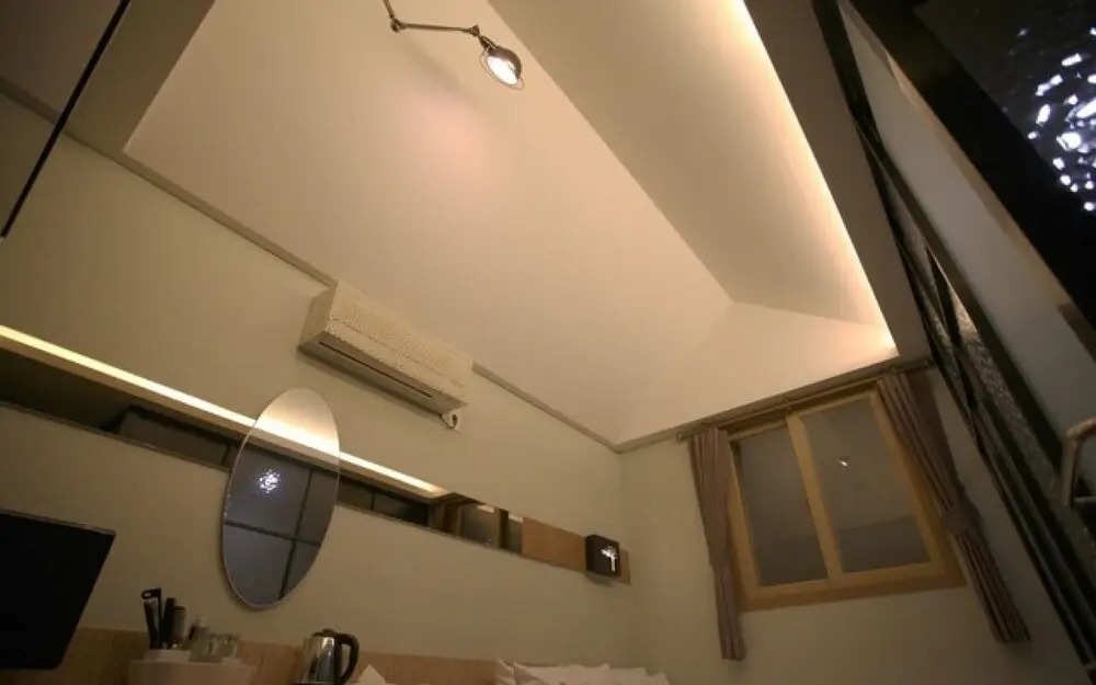 Sinchon Local Friends Hotel