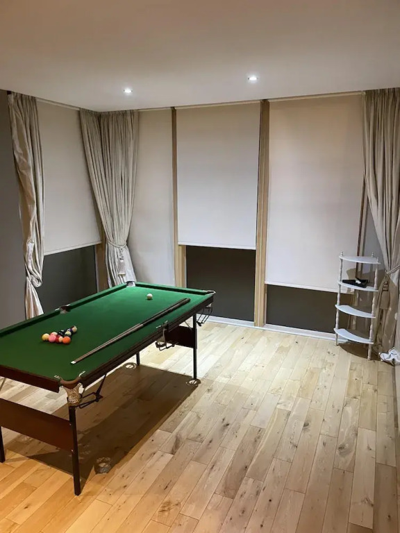 Stunning 4-bed Apartment in Glasgow West end