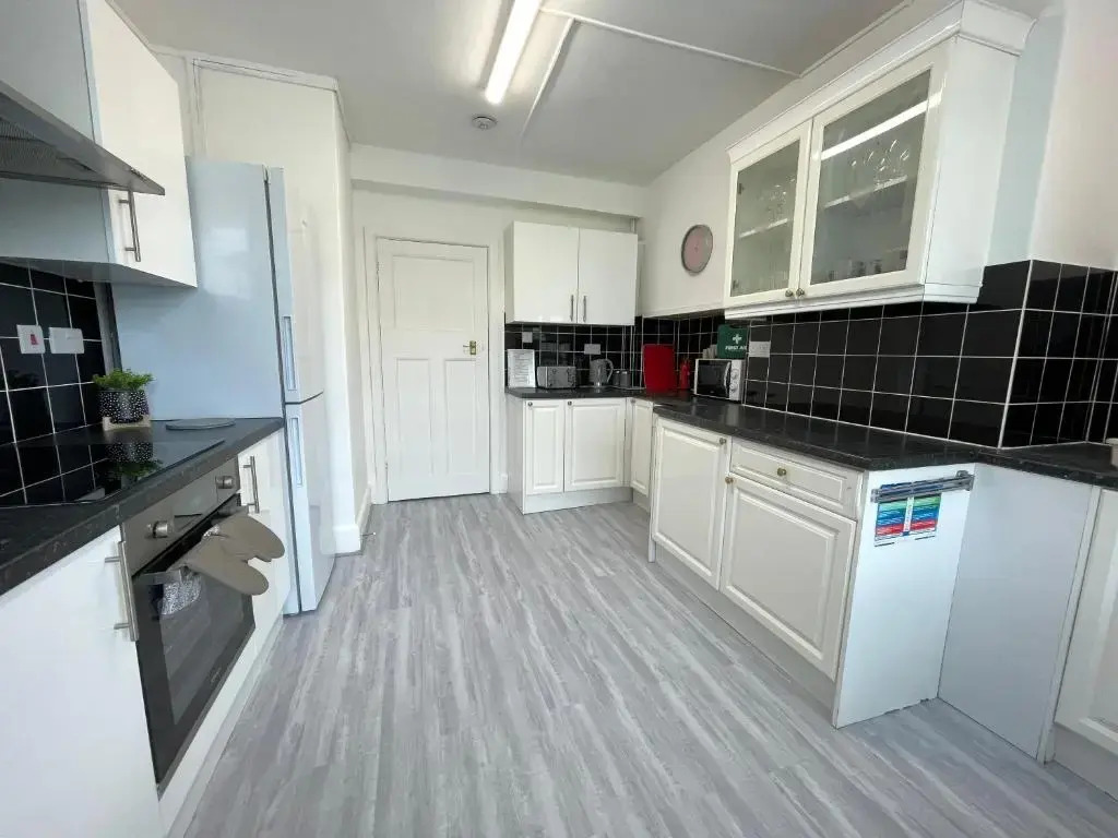 Bournemouth 3 Bedroom - Parking