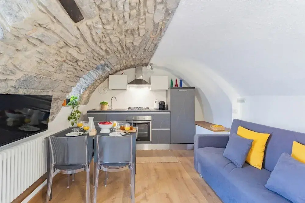 Pozzo Vertical Apartment With Garden and Parking by Rent all Como